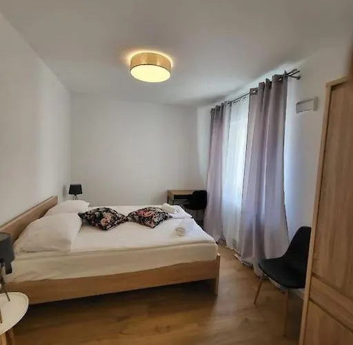 Duzy W Centrum - 3 - Garaz