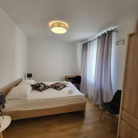 Duzy Apartament W Centrum - 3 Pokoje - Garaz