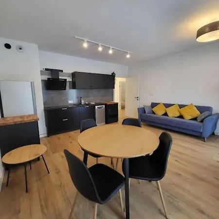Duzy Apartament W Centrum - 3 Pokoje - Garaz