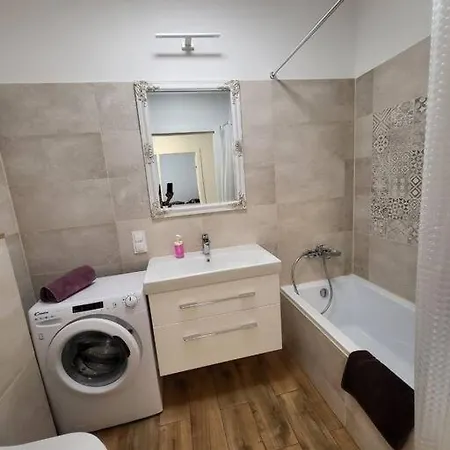 Duzy Apartament W Centrum - 3 Pokoje - Garaz