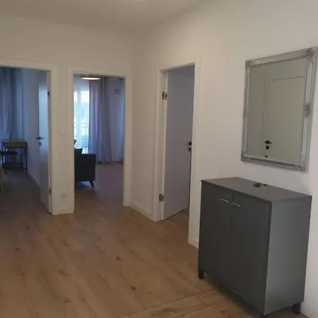 Duzy Apartament W Centrum - 3 Pokoje - Garaz Lägenhet